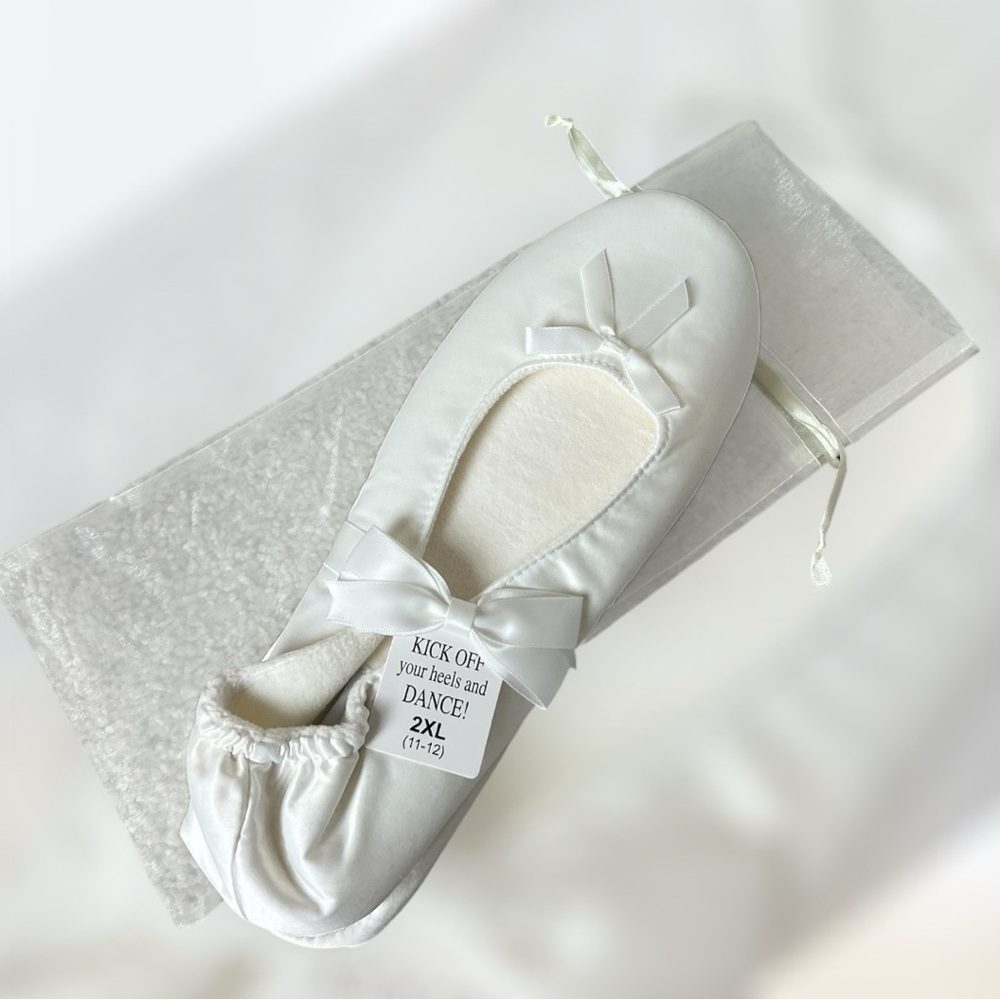 ▫️VERRE SLIPPERS: Women’s white size 2XL (11-12) slide-on dancing slippers NWT